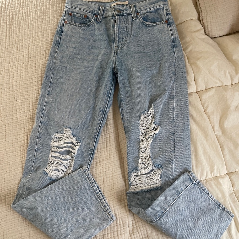 Levi’s wedgie straight Classic Light Blue Distressed Women Jeans size 26